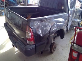 2015 TOYOTA TACOMA, GRAY, CREW CAB, 4.0L, AT. 4WD.  Z25243